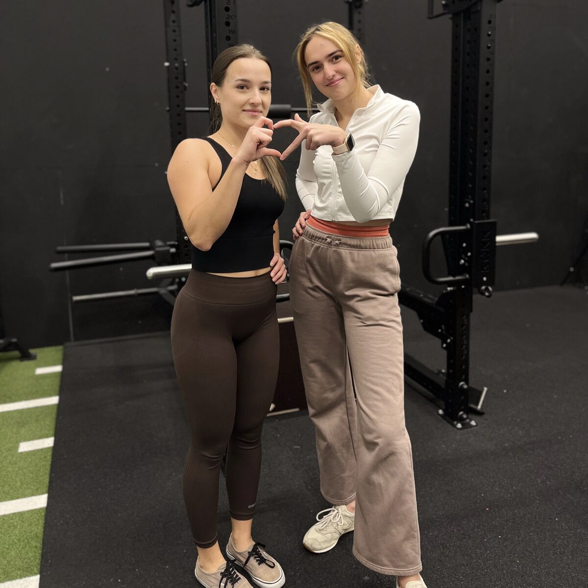 Podopieczna i trenerka w studiu Athletic Spot